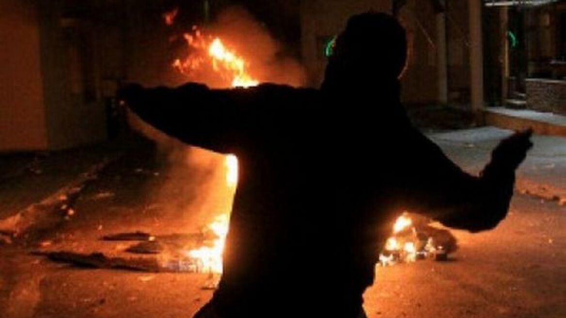 Επίθεση με μολότοφ σε αντιφασιστική συναυλία στην Καλλιθέα