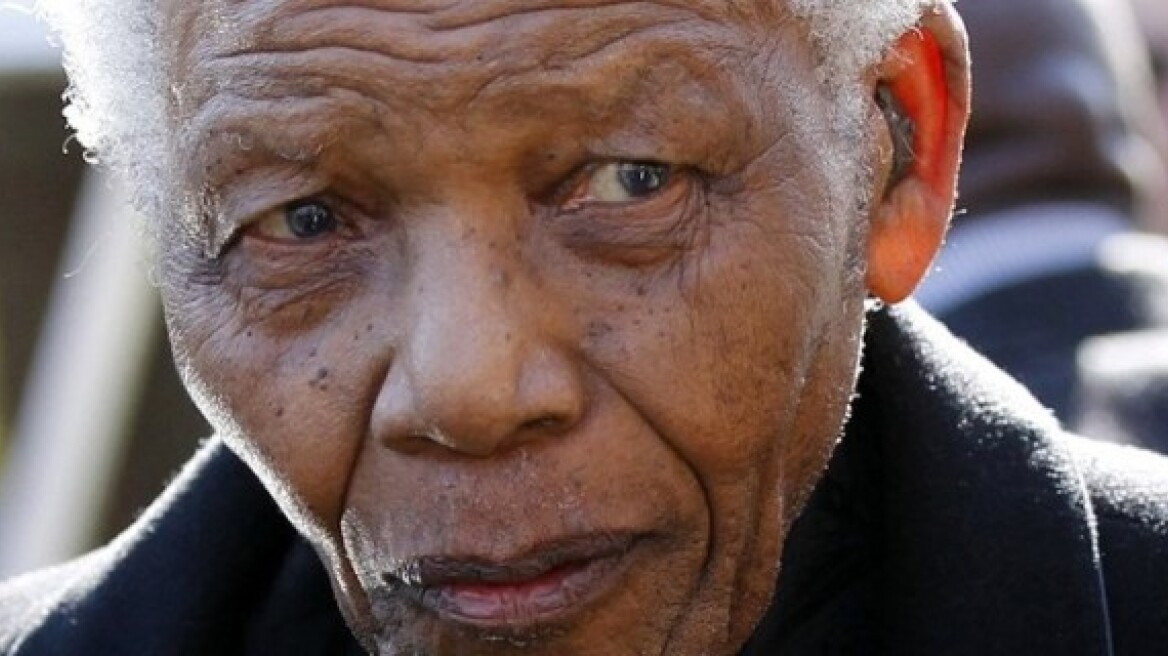 Αποκλείουν το ενδεχόμενο να αποσυνδέσουν τον Μαντέλα οι γιατροί