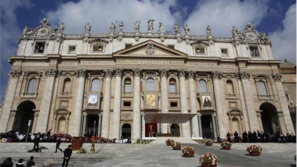 Η Τράπεζα του Βατικανού ξεπλένει χρήματα, λένε οι ερευνητές 