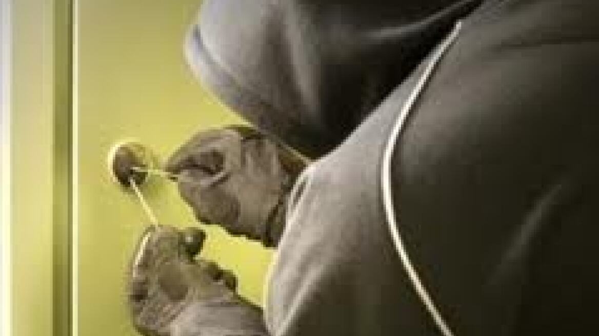 Χτυπούσαν σχολεία, περίπτερα και καταστήματα