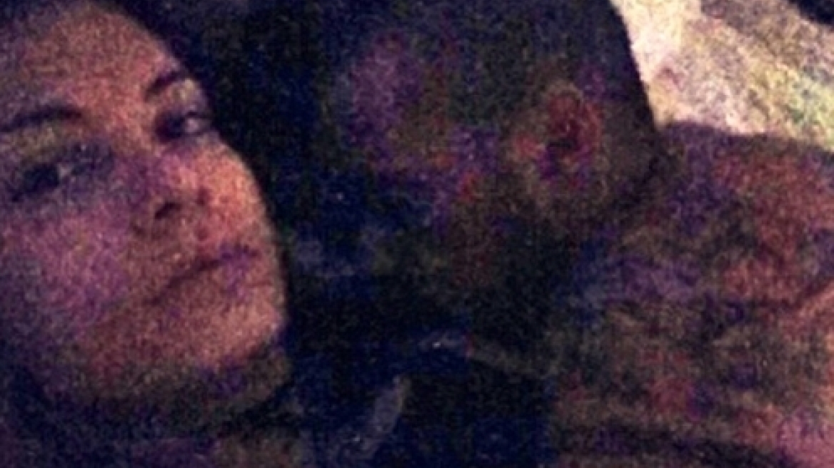 Κορινθίου-Αϊβάζης: Αγκαλιά στο κρεβάτι!