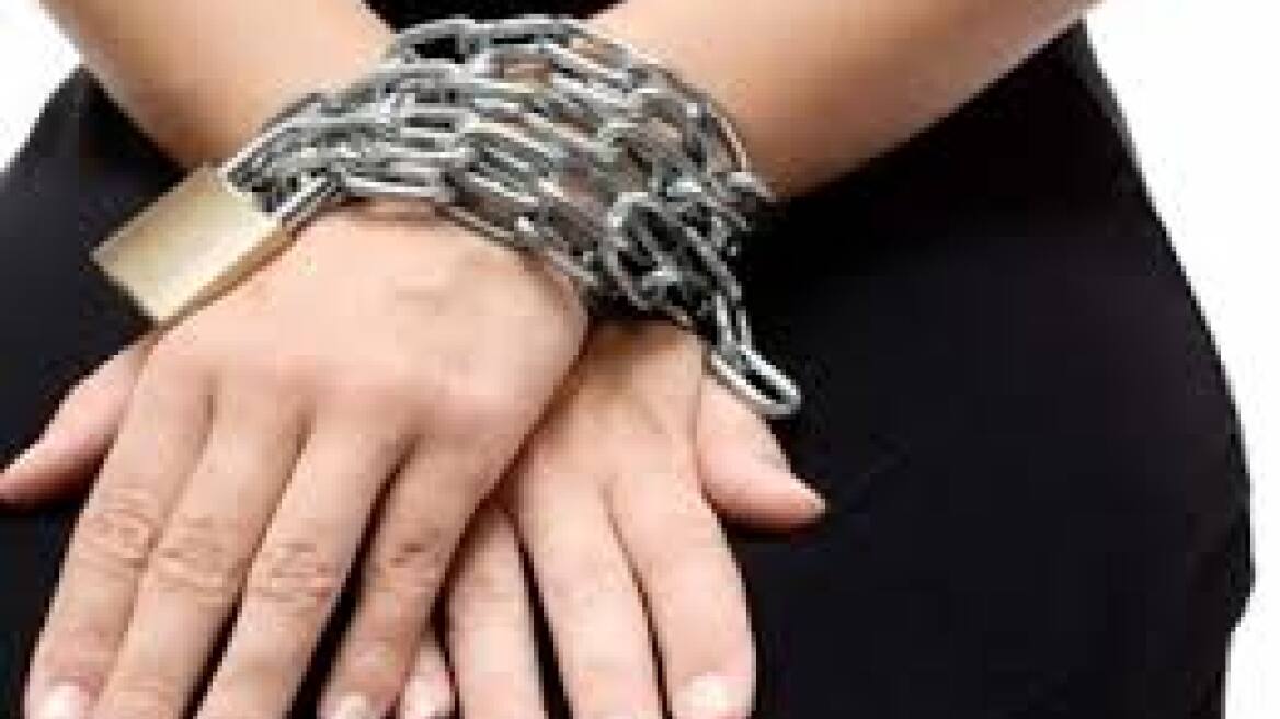 Έκλεβε αξεσουάρ απασχολώντας τους υπαλλήλους!