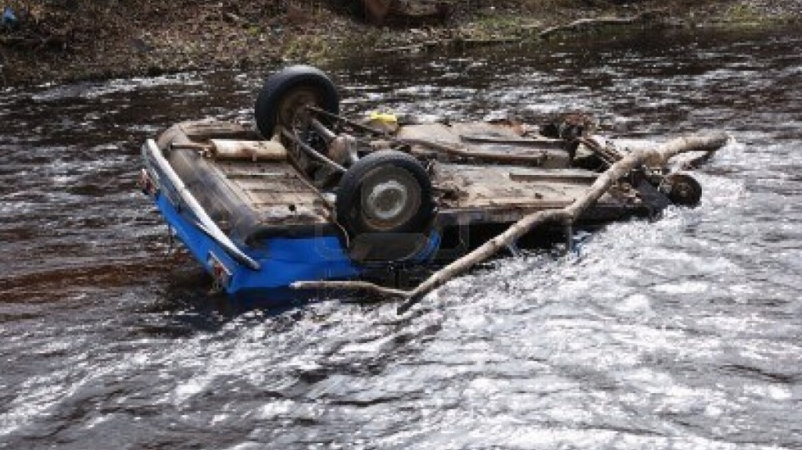 «Βούτηξε» με το αυτοκίνητο σε αρδευτικό κανάλι