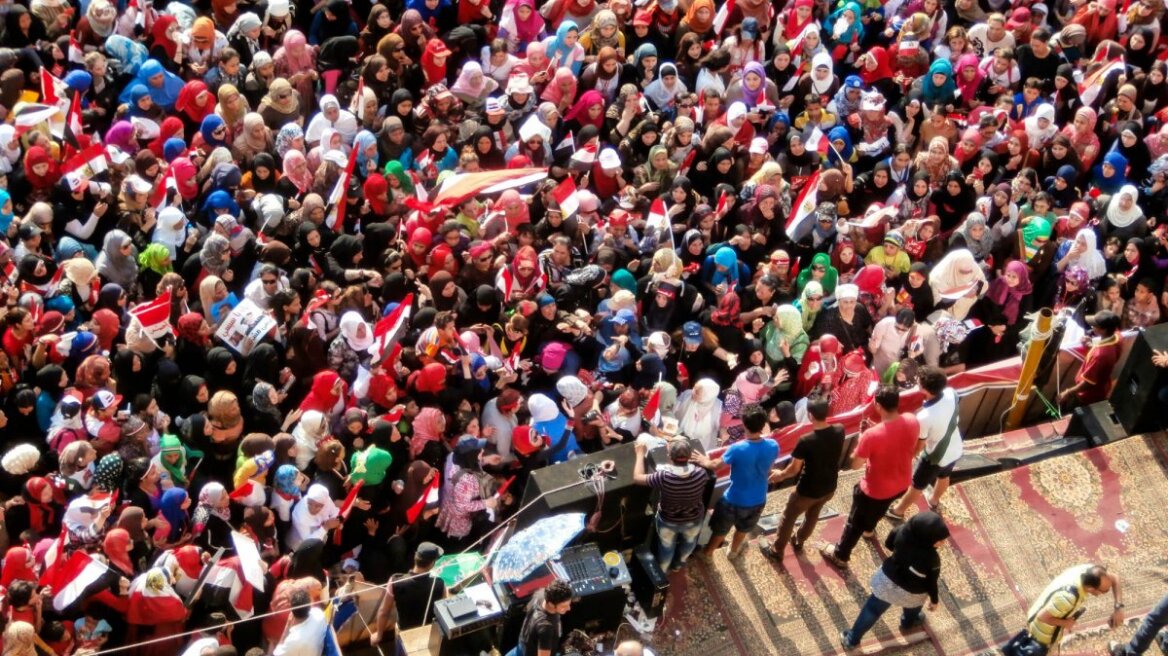 Αίγυπτος: Ένταλμα σύλληψης του ηγέτη της Μουσουλμανικής Αδελφότητας