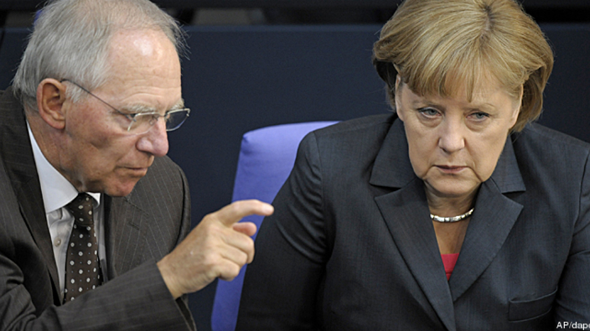 Διπλό «όχι» από Μέρκελ και Σόιμπλε σε νέο «κούρεμα»