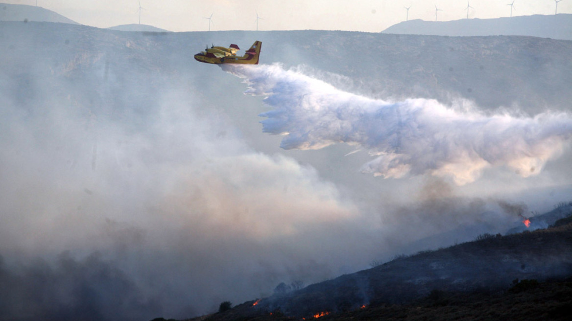 Σε ύφεση τα πύρινα μέτωπα σε Αλεποχώρι και Πάρνηθα 