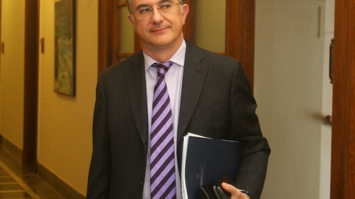 Μαυραγάνης: «Αδύνατο να καταργηθεί ο ΦΠΑ στα φάρμακα»