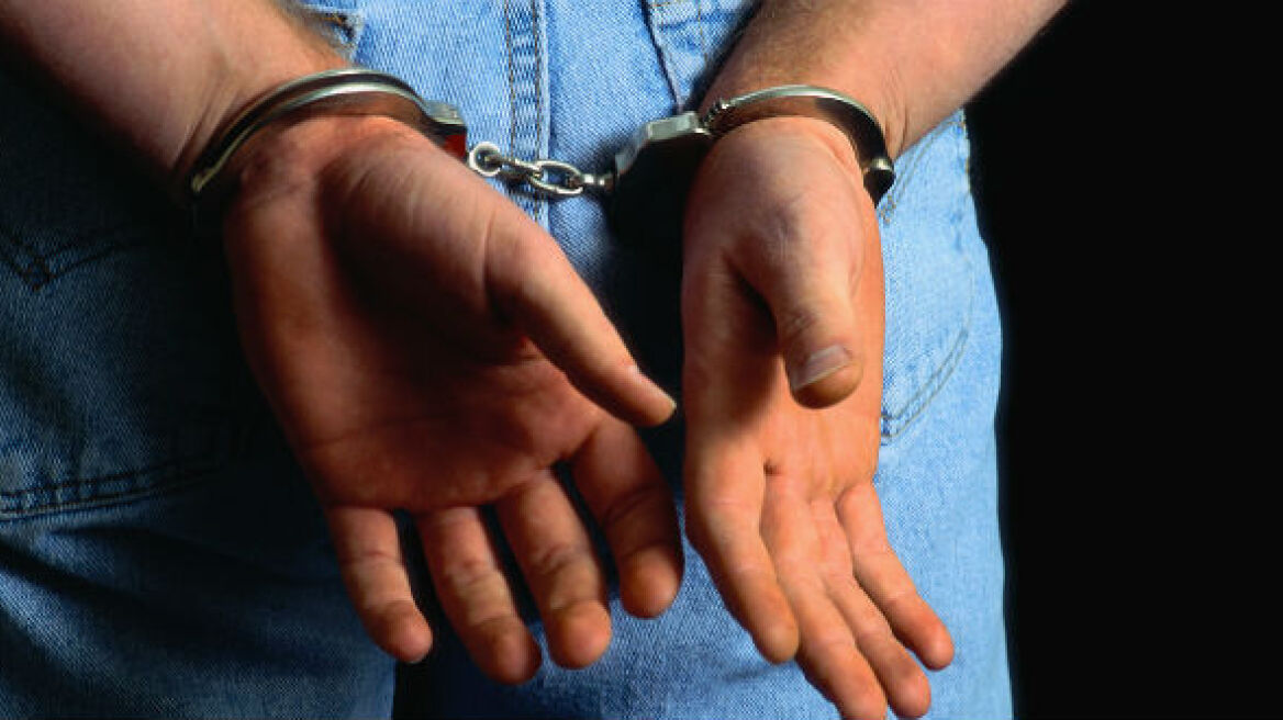 Έκλεβε λάδι και ζάχαρη από τη… δουλειά του