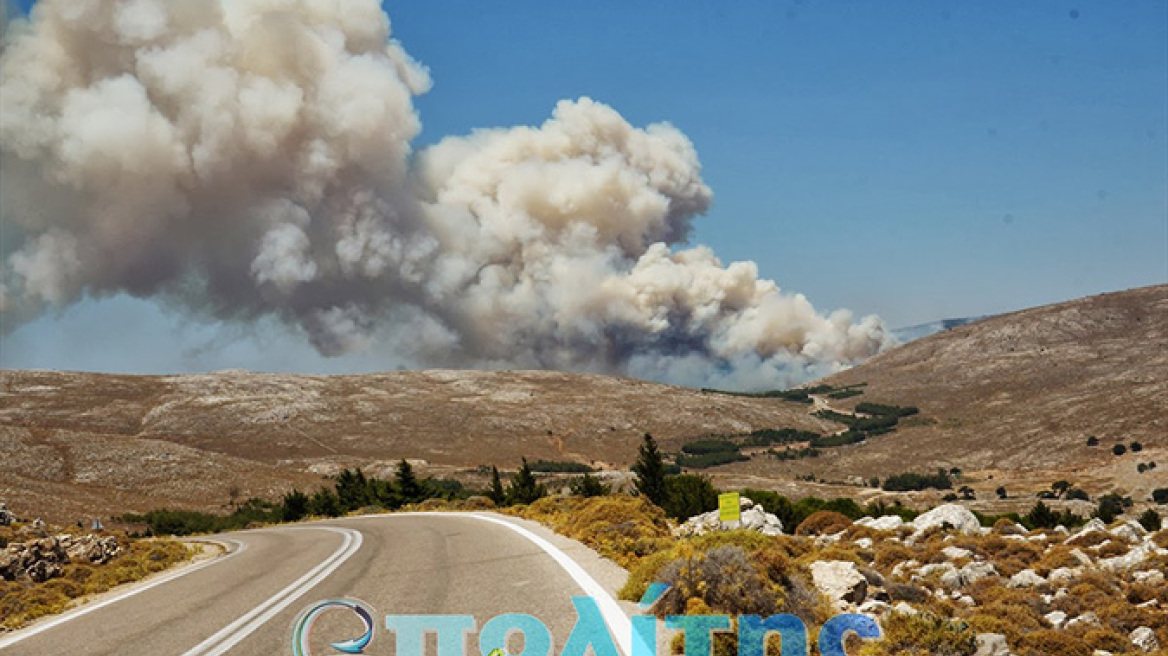 Μεγάλη πυρκαγιά σε δασική έκταση στην Χίο