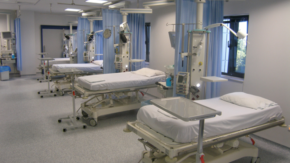 Mάχη για τη ζωή, περιμένοντας μια θέση στη ΜΕΘ