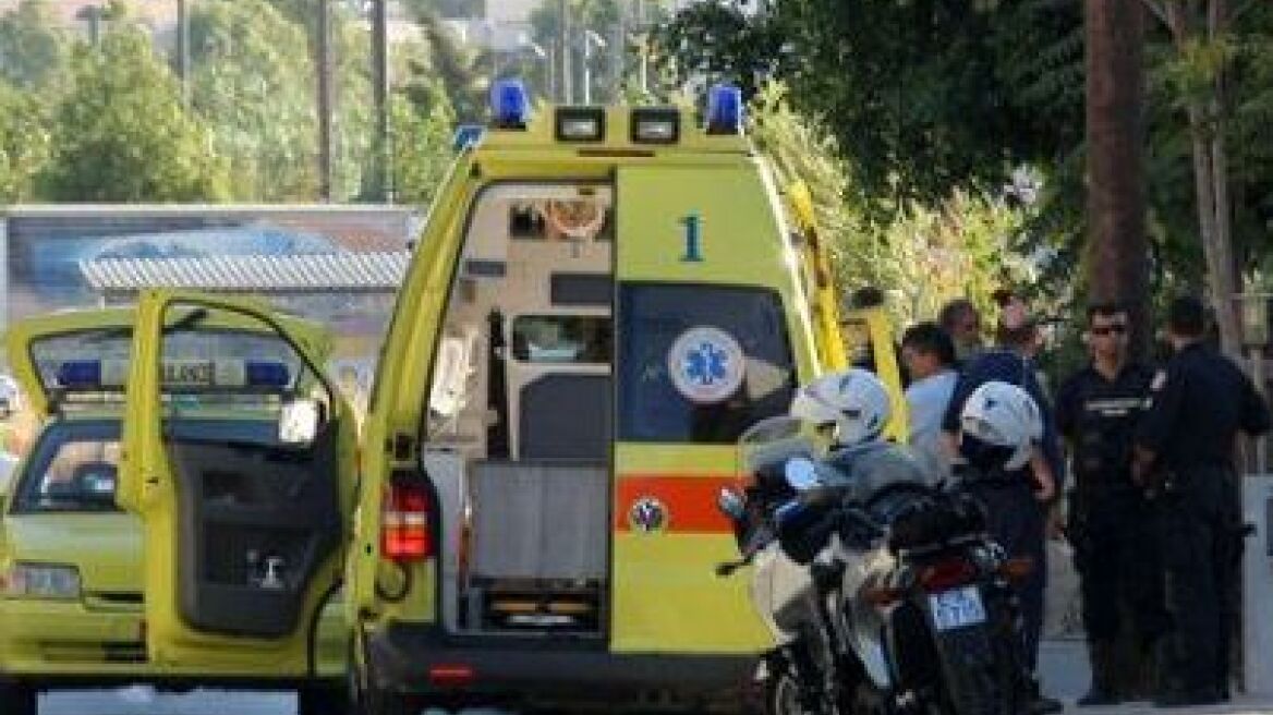 Εύβοια: Σφοδρή σύγκρουση νταλίκας με μηχανάκι