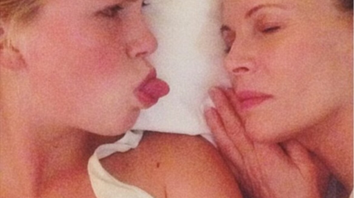 H Ireland Baldwin έπιασε την Kim Basinger στον ύπνο!