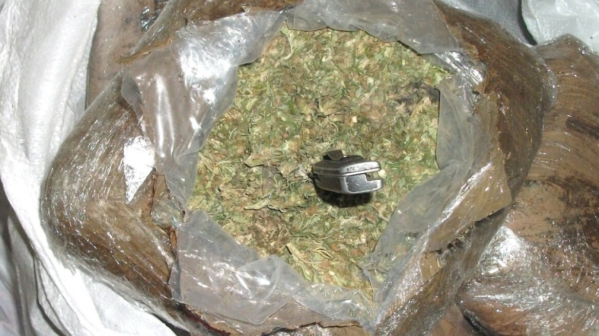 Καστοριά: Πέρασε τα σύνορα με τέσσερα κιλά χασίς και ηρωίνη