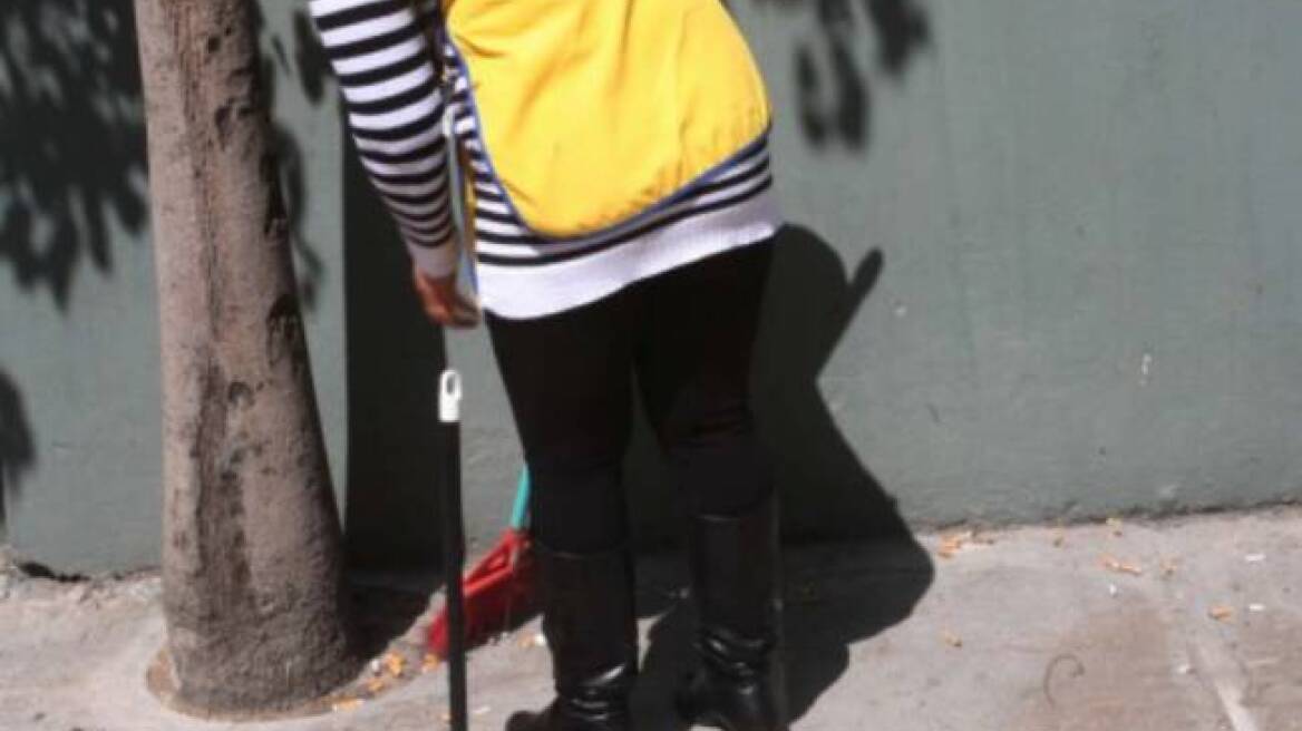 Ζάκυνθος: Η μια καθάριζε και η άλλη… «σκούπιζε» τα χρυσαφικά!