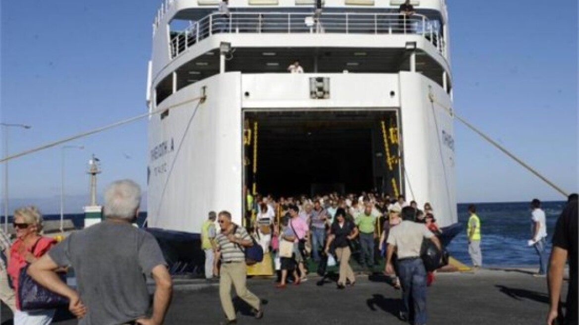 Ακτοπλοΐα: Μόλις το 25% των τουριστών θα ταξιδέψει με πλοία 