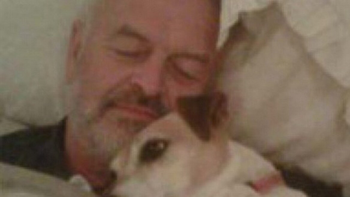 Έσωσε πρώτα την σκυλίτσα του και μετά τη γυναίκα του!