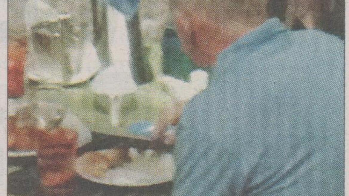 Ανέμελος Παπανδρέου με αστακούς και κρασί στη Σάμο