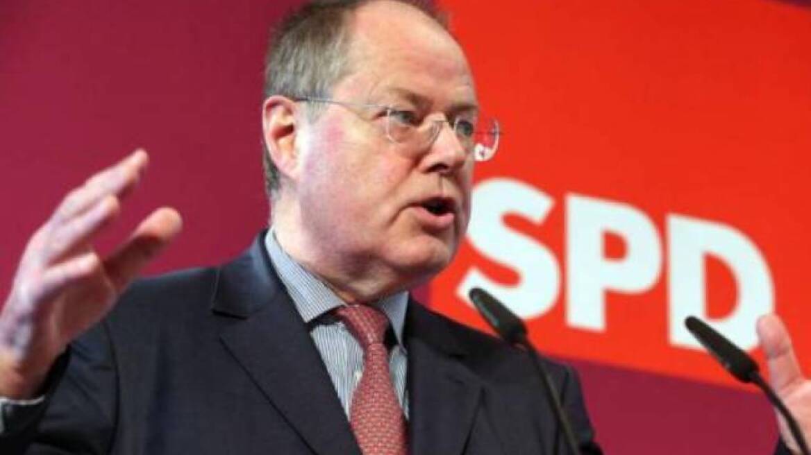 Ο Στάινμπρουκ προσπαθεί τώρα να «μαζέψει» τα όσα είπε για την Μέρκελ   