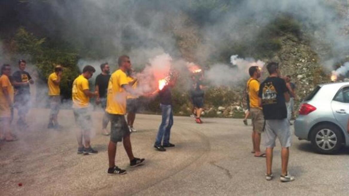 Με καπνογόνα υποδέχθηκαν την ΑΕΚ στο Πήλιο!