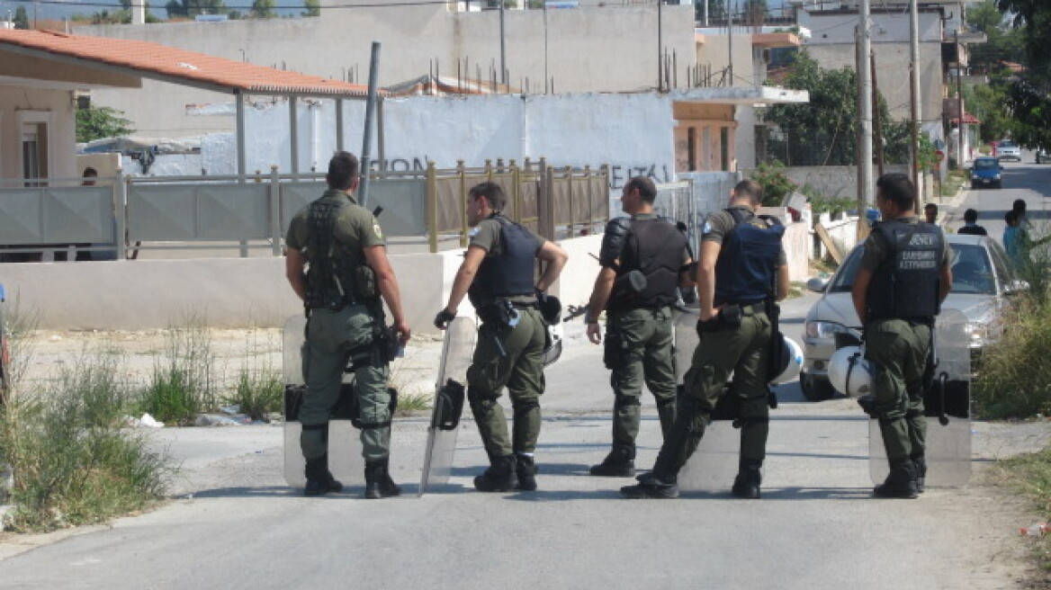 Πλούσια τα ευρήματα της ΕΛ.ΑΣ από την επιχείρηση στο Ζεφύρι