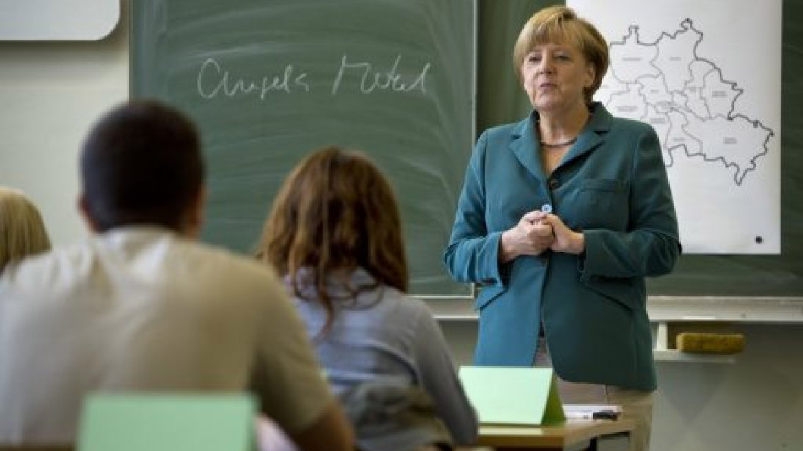 H Μέρκελ το παίζει... δασκάλα