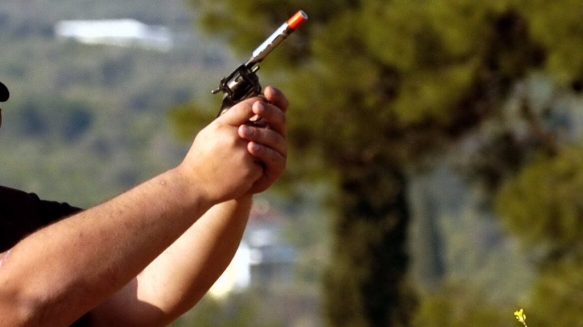 Τρεις τραυματίες από βεγγαλικά 