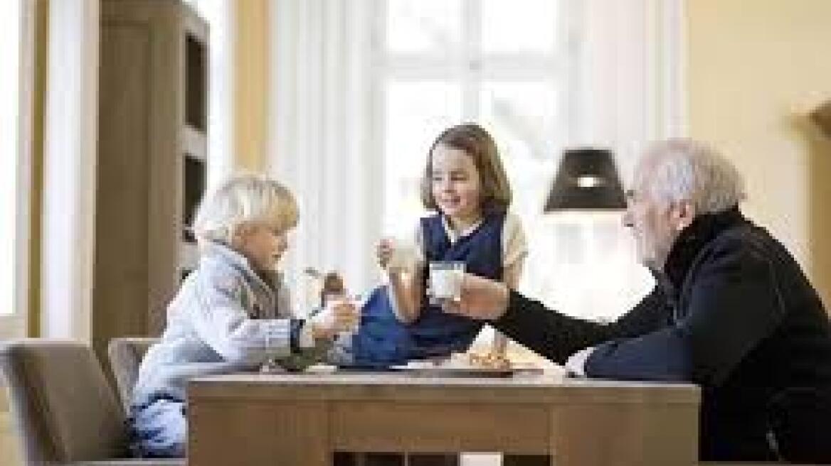 Ο παππούς και η γιαγιά κάνουν καλό στην ψυχική υγεία των παιδιών