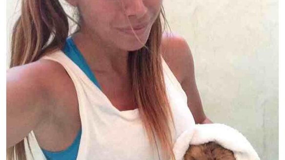 Η Όλγα Φαρμάκη ποζάρει αμακιγιάριστη 