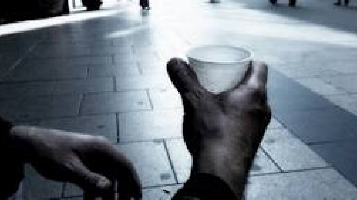 Εβαζε τα παιδιά να επαιτούν μαζί με το κουτάβι τους