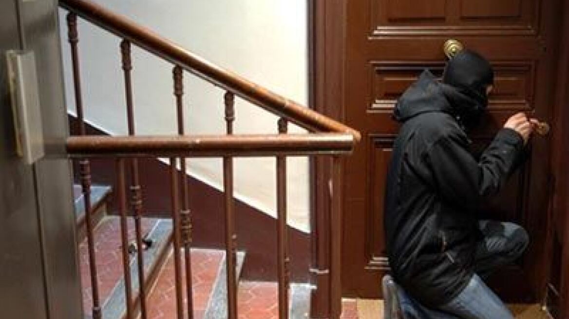 Ξέχασε το… παπούτσι του ο «ακροβάτης» διαρρήκτης