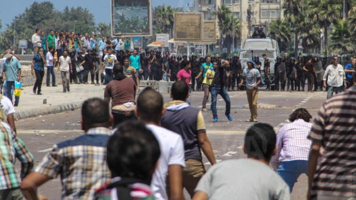 Οι Αιγύπτιοι διαδήλωσαν και στη Βοσνία