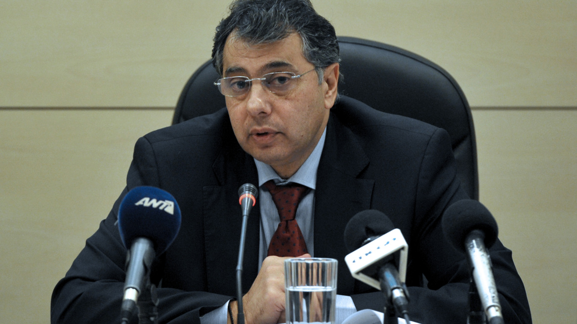 Κορκίδης: «Η τρόικα μας πιέζει για μειώσεις μισθών έως 32%»