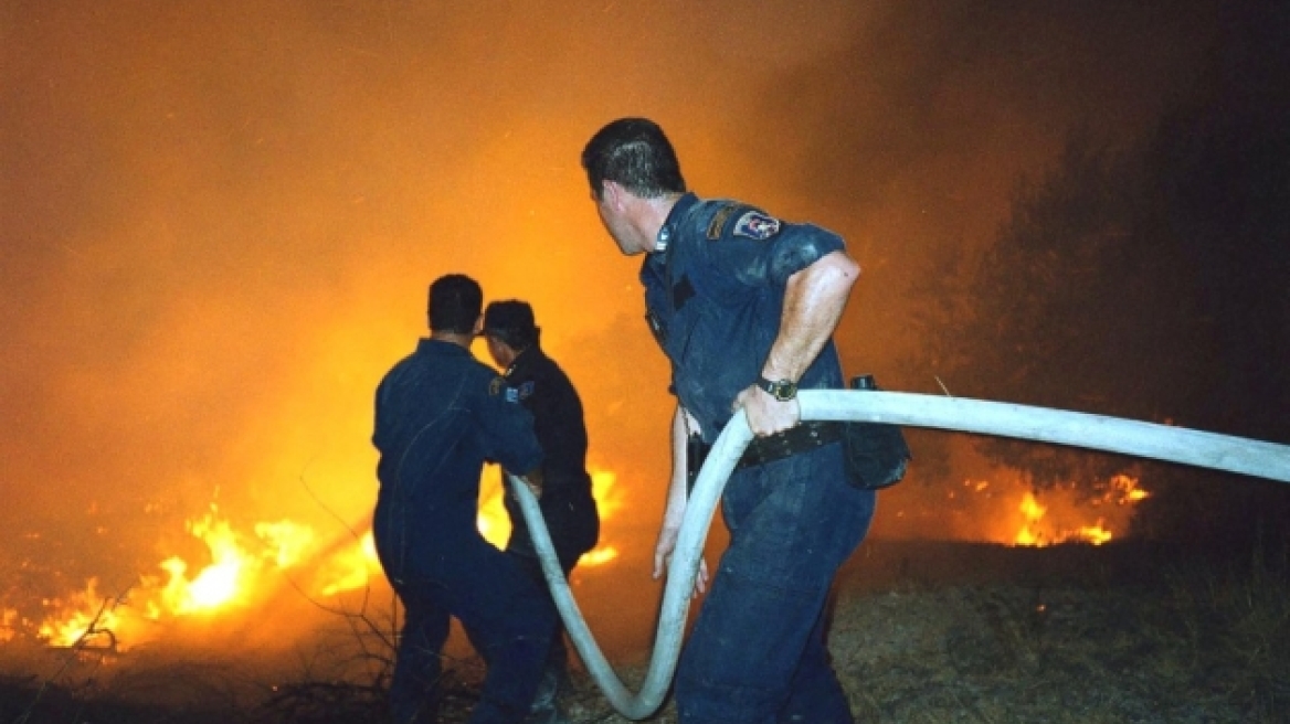 Μεγάλη φωτιά στον οικισμό του Μπάλα στην Αχαΐα