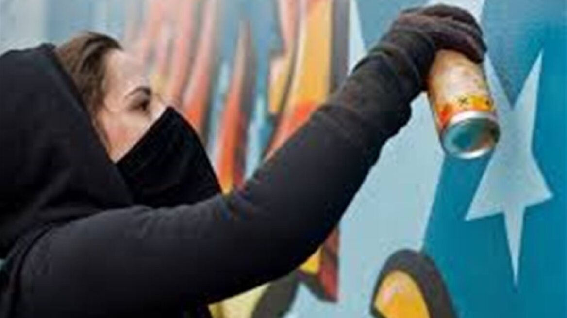 Τη Δευτέρα η δίκη των 13 για τα συνθήματα σε στάσεις και λεωφορεία 