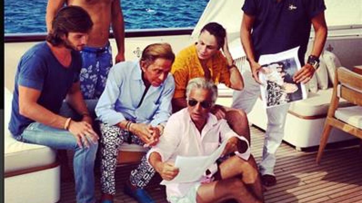 Οι διακοπές του Ηλία Ψινάκη με το σκάφος του Valentino