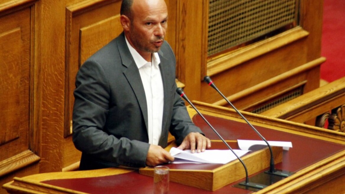 Η ΕΛΑΣ αφοπλίζει τη Χρυσή Αυγή λόγω «αδέξιων χειρισμών»