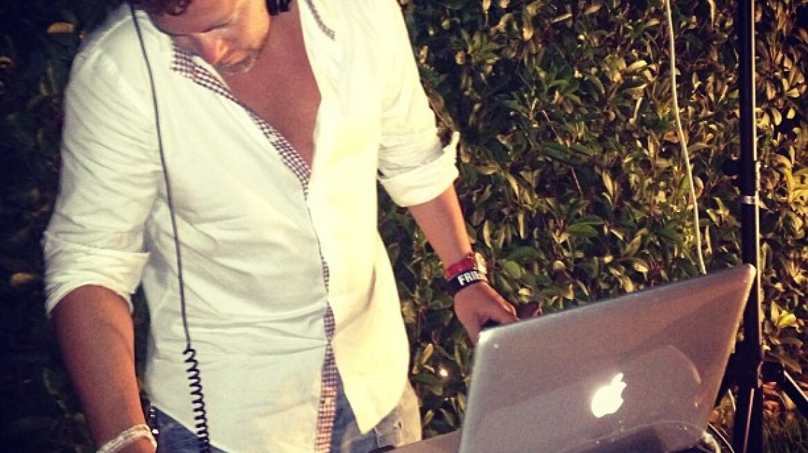Ο Χρήστος Χολίδης τώρα και dj