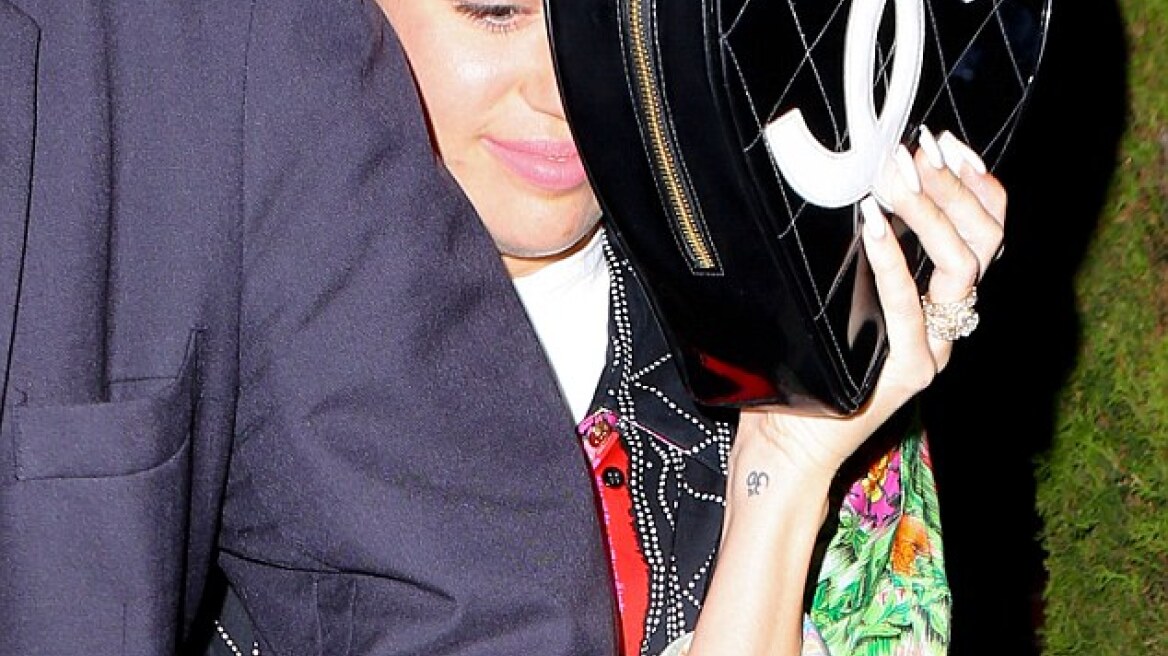 Και εκεί που τα πετούσε όλα έξω... ντράπηκε η Miley Cyrus