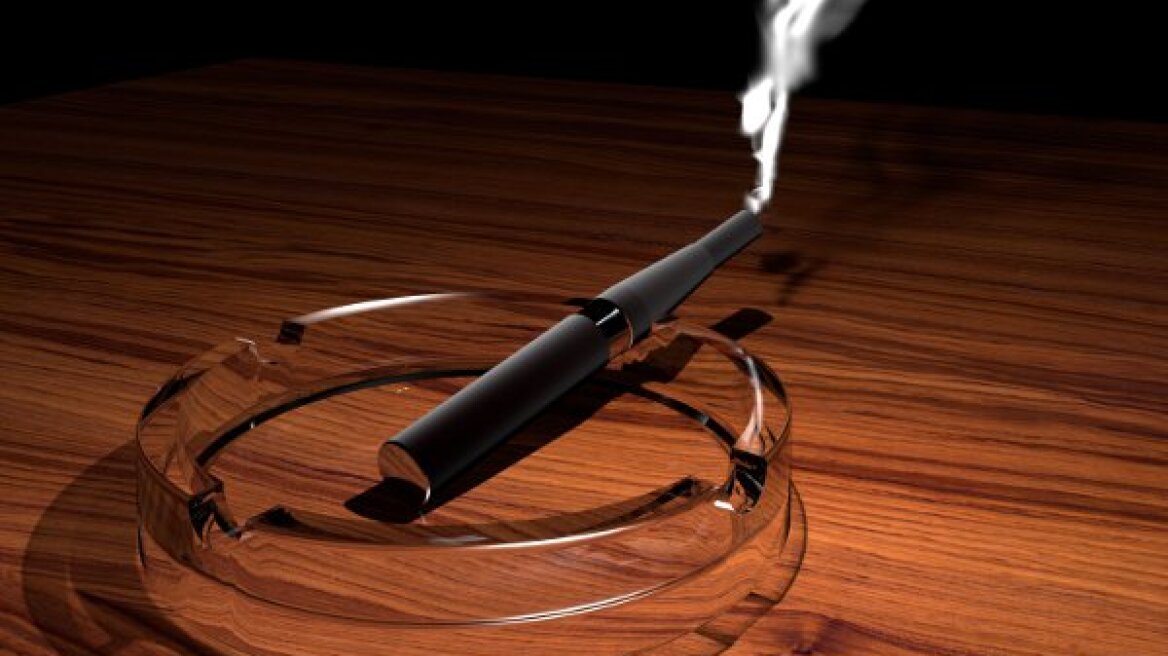 Τα ηλεκτρονικά τσιγάρα έχουν την ιδια αποτελεσματικότητα με τα τσιρότα νικοτίνης 