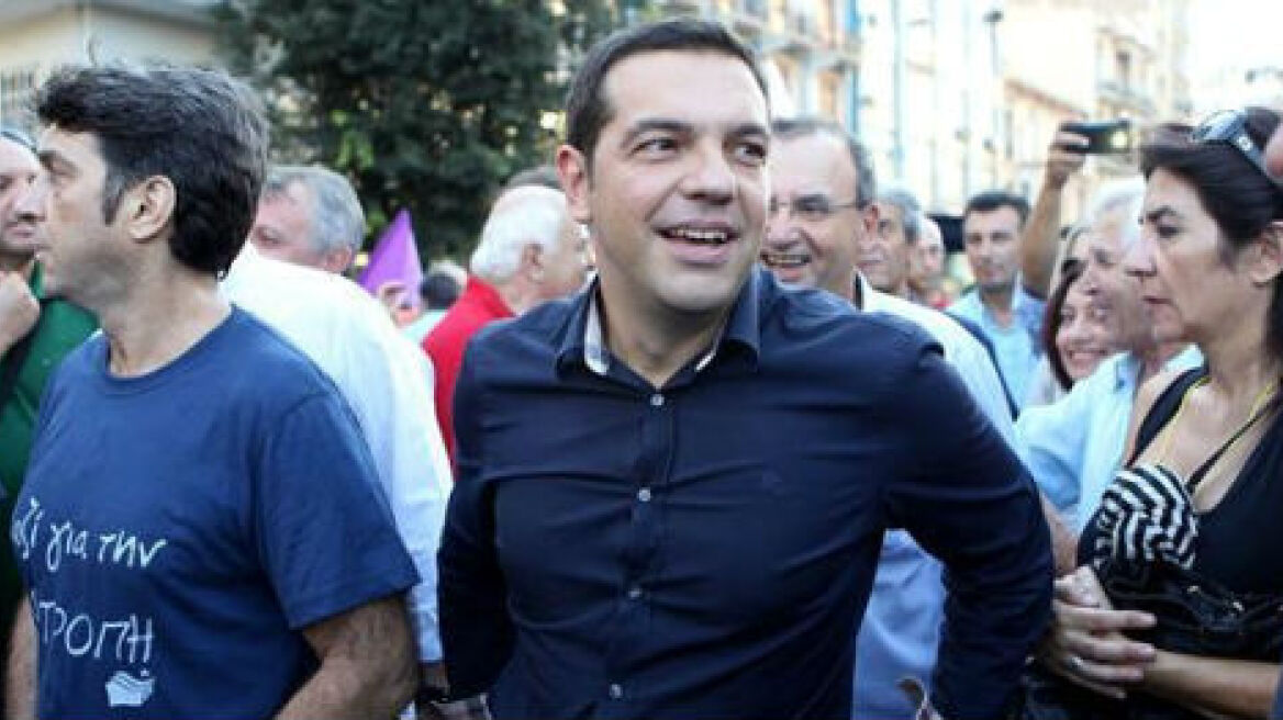 Το Burberry του Τσίπρα που έβαλε φωτιά στο twitter 