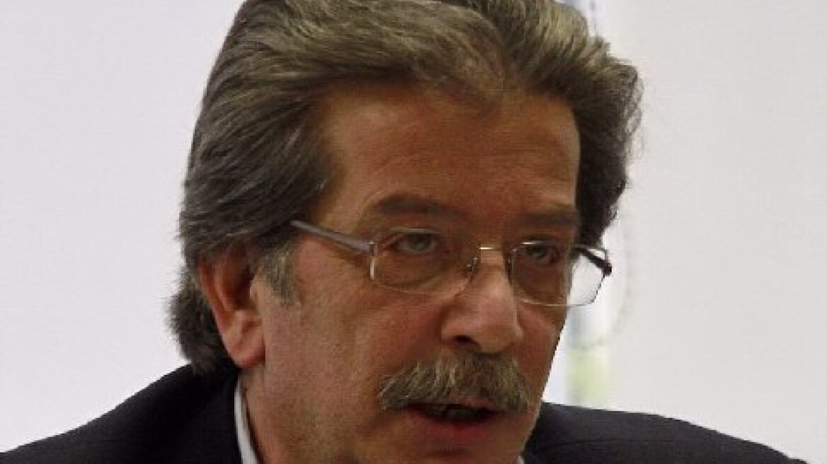 Ανοίγουν οι τραπεζικοί λογαριασμοί 2.000 εφοριακών 