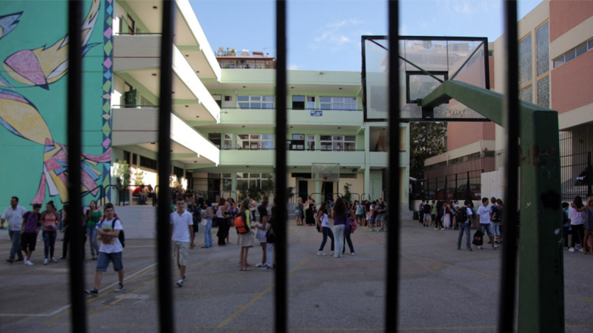 Τα σχολεία ανοίγουν αύριο για να... κλείσουν τη Δευτέρα