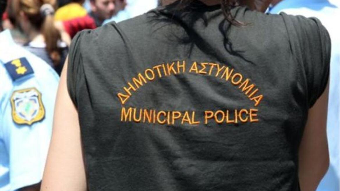 Αιφνιδιαστική πορεία των δημοτικών αστυνομικών 