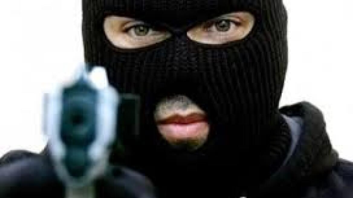 Ληστεία με απειλή όπλου σε διανομέα ψωμιού!