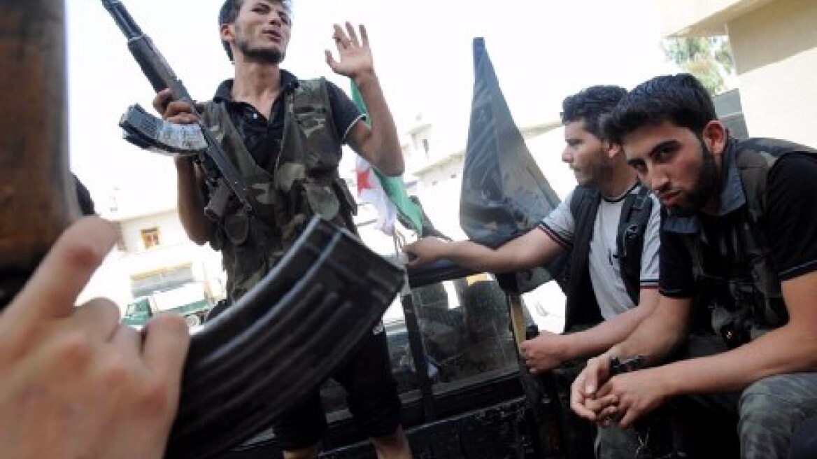 Washington Post: Οι ΗΠΑ εξοπλίζουν με όπλα τους σύρους αντάρτες