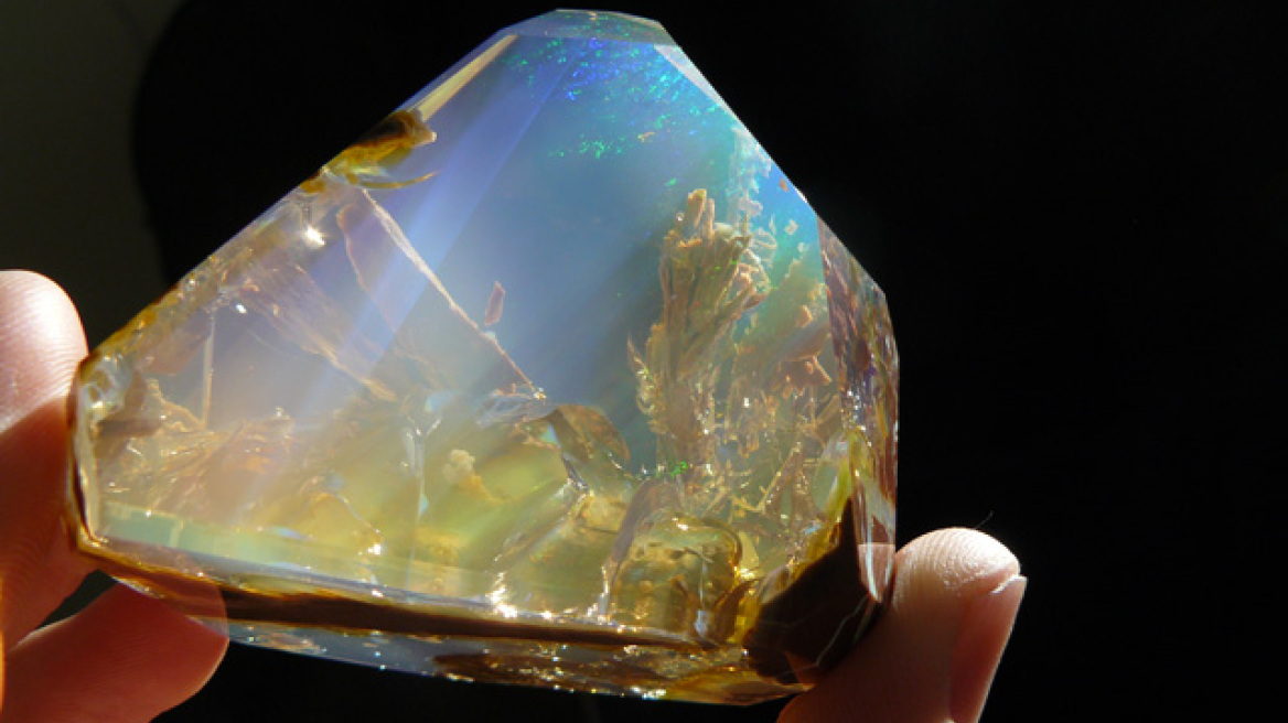 Δείτε φυσικό κρύσταλλο που μοιάζει με… ενυδρείο!