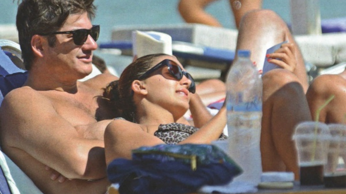 Οι αγκαλιές της Σταματίνας Τσιμτσιλή στην ξαπλώστρα