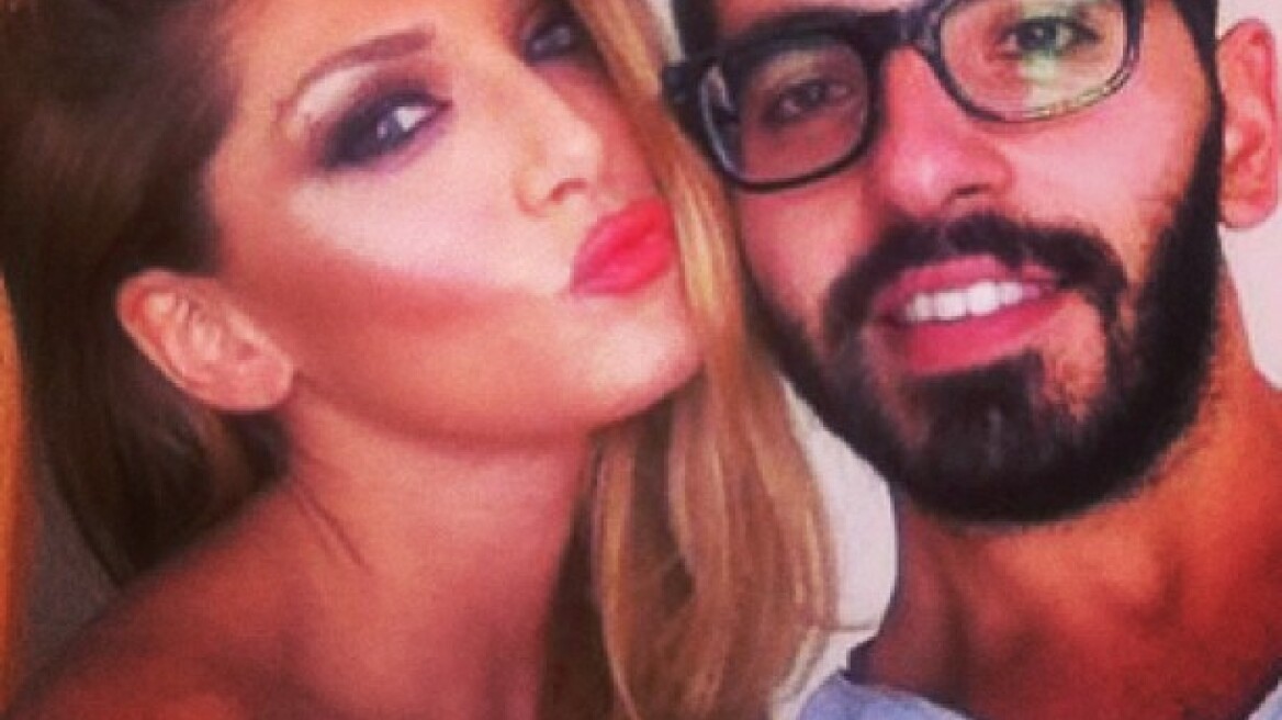 Η Αγγελική Ηλιάδη στέλνει φιλάκια στο φακό