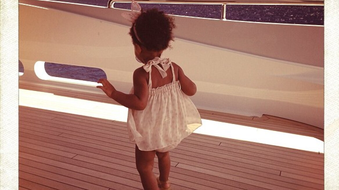 Η κόρη της Beyonce κάνει διακοπές σε πολυτελές γιοτ 