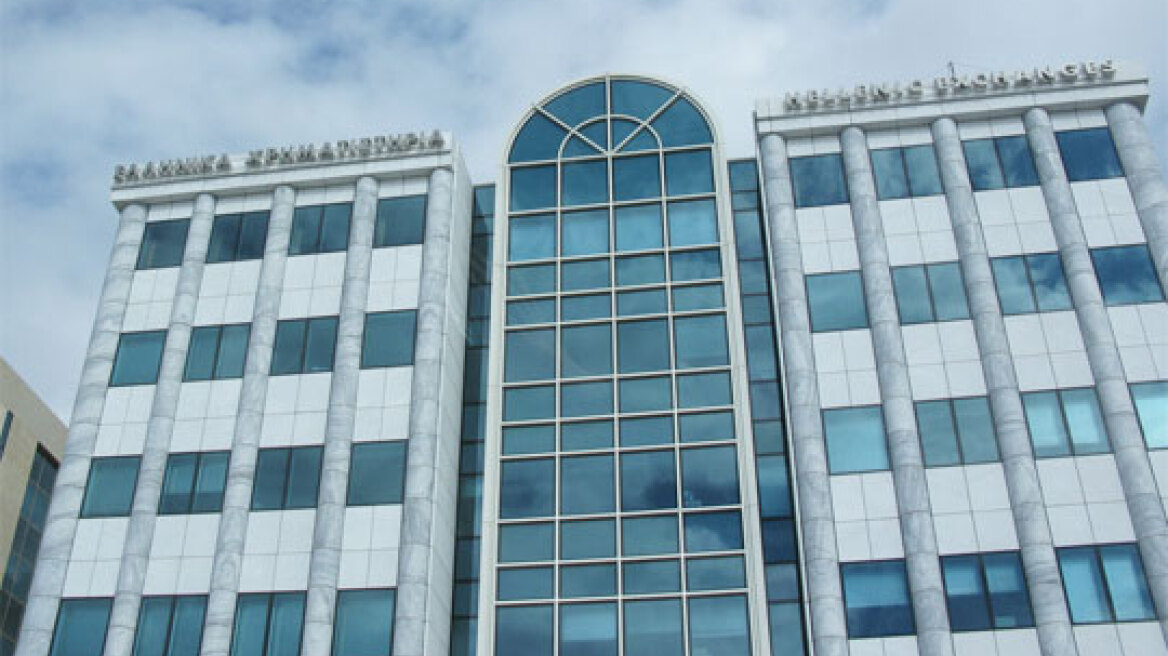 ΧΑ: Έκλεισε με κέρδη, αλλά με μια εταιρεία λιγότερη